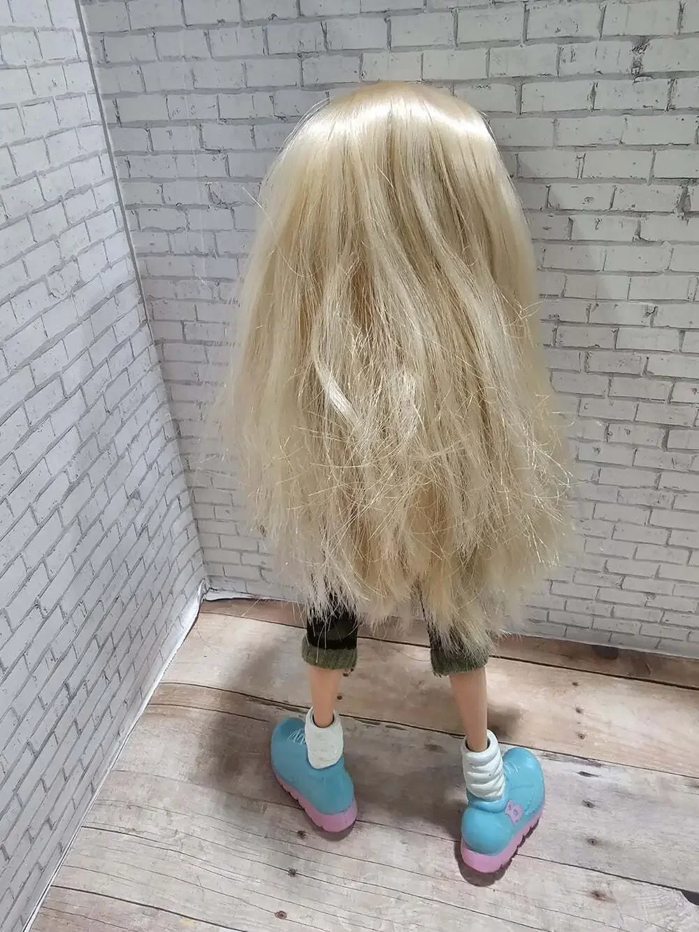 2015 Bratz Fierce Fitness Cloe Blonde Camo Outfit Shoes MGA Collector Doll